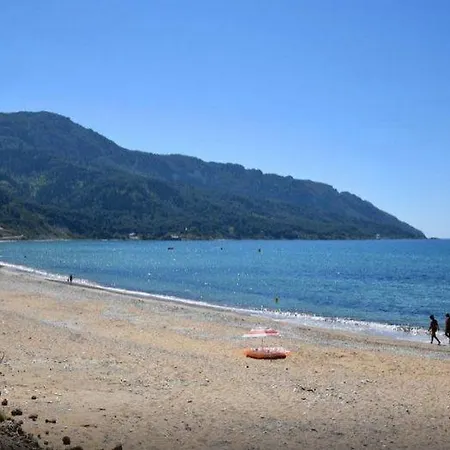 Belle Helene آغيوس غيوريوس باغون