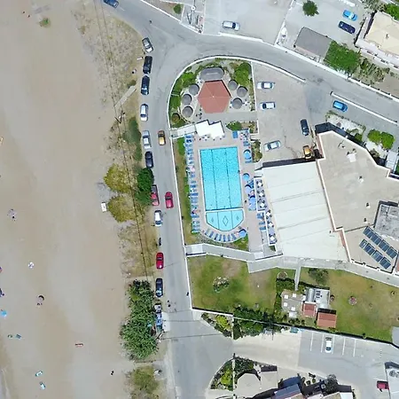 Belle Helene آغيوس غيوريوس باغون